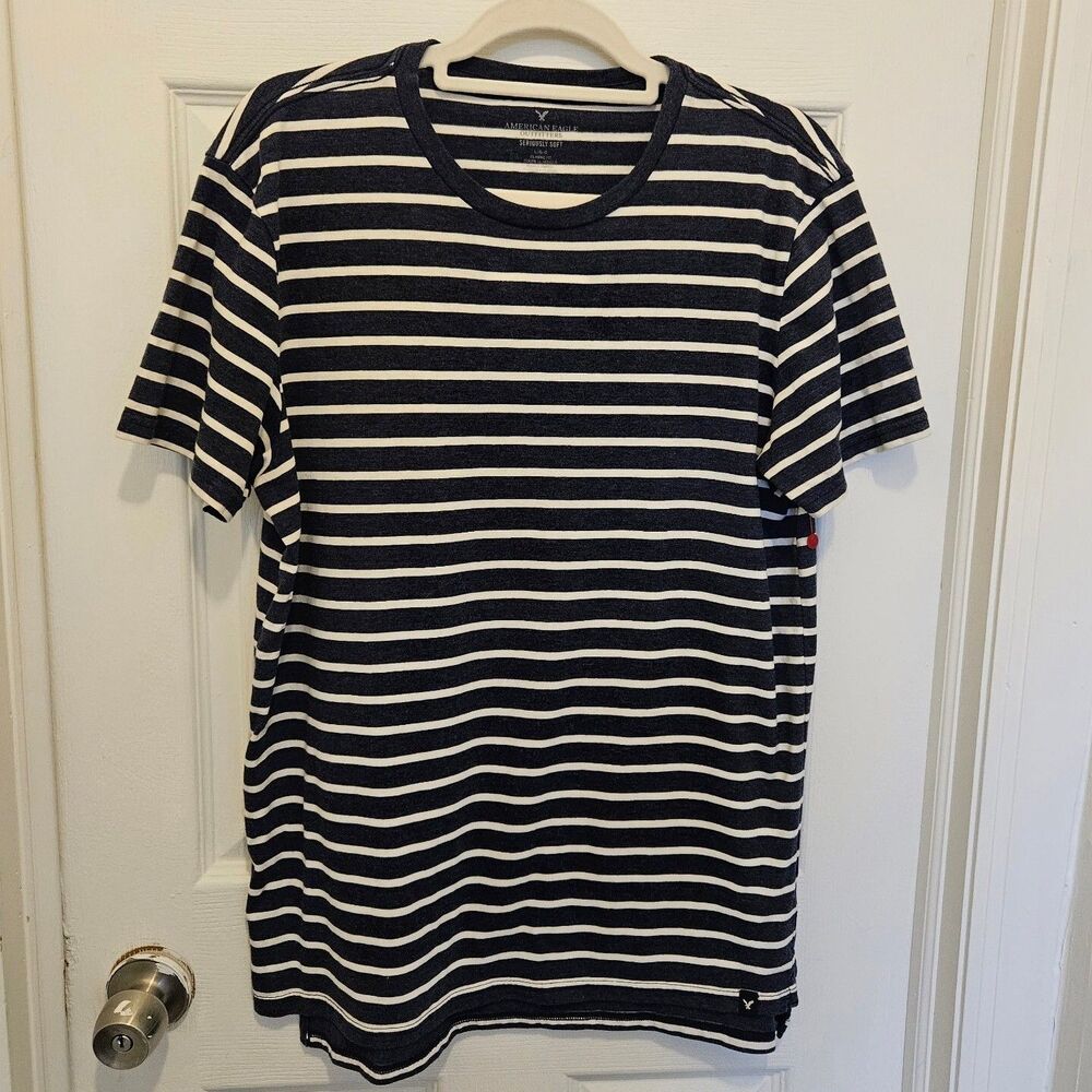 American Eagle Men's Seriously Soft T-shirt Stiped Navy And White Size L